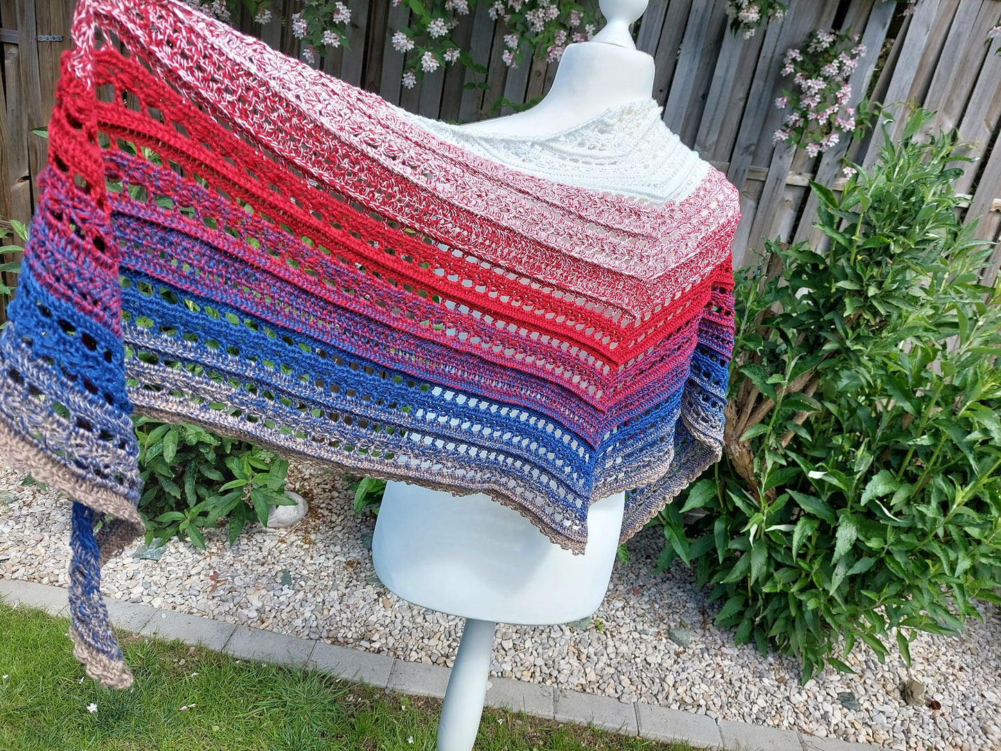 Arbeit von Ingrid Fischer, Tuch Lindo von Funny Hooks