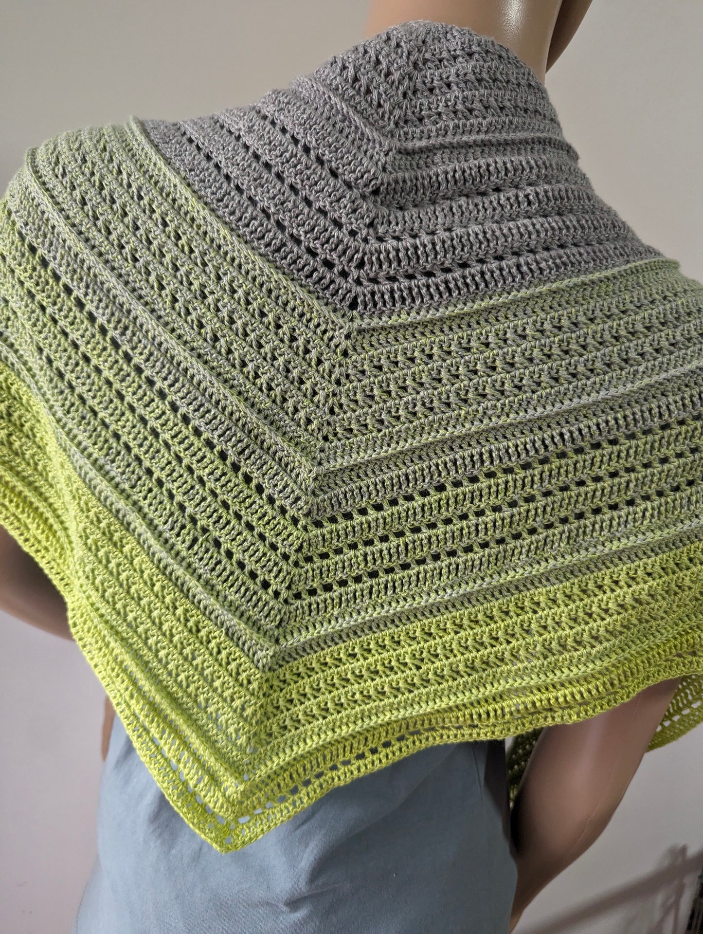 Roses for Resi - ein flaches Dreieckstuch Häkelanleitung