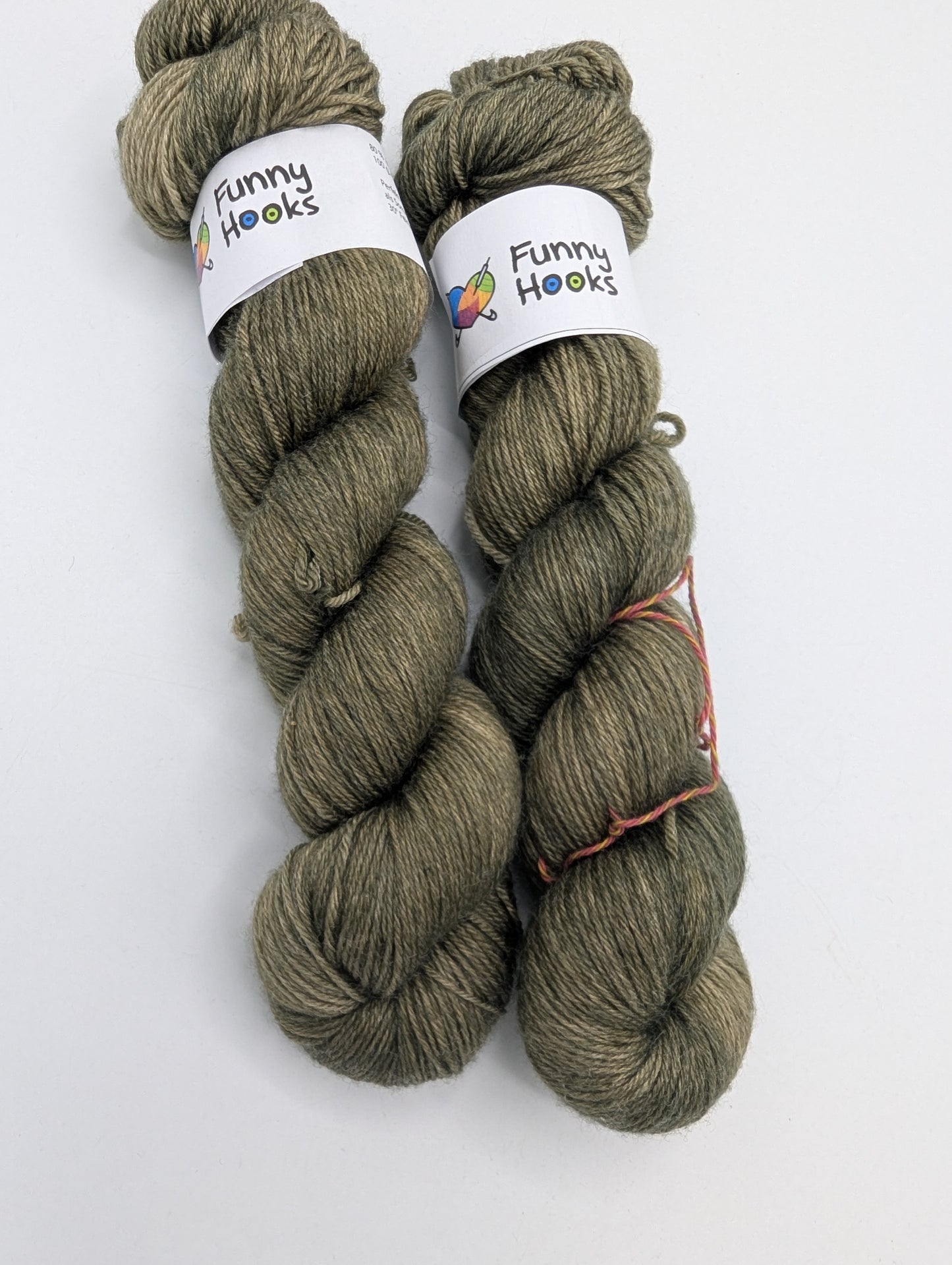 Merino/Bambus - handgefärbte Stränge oliv