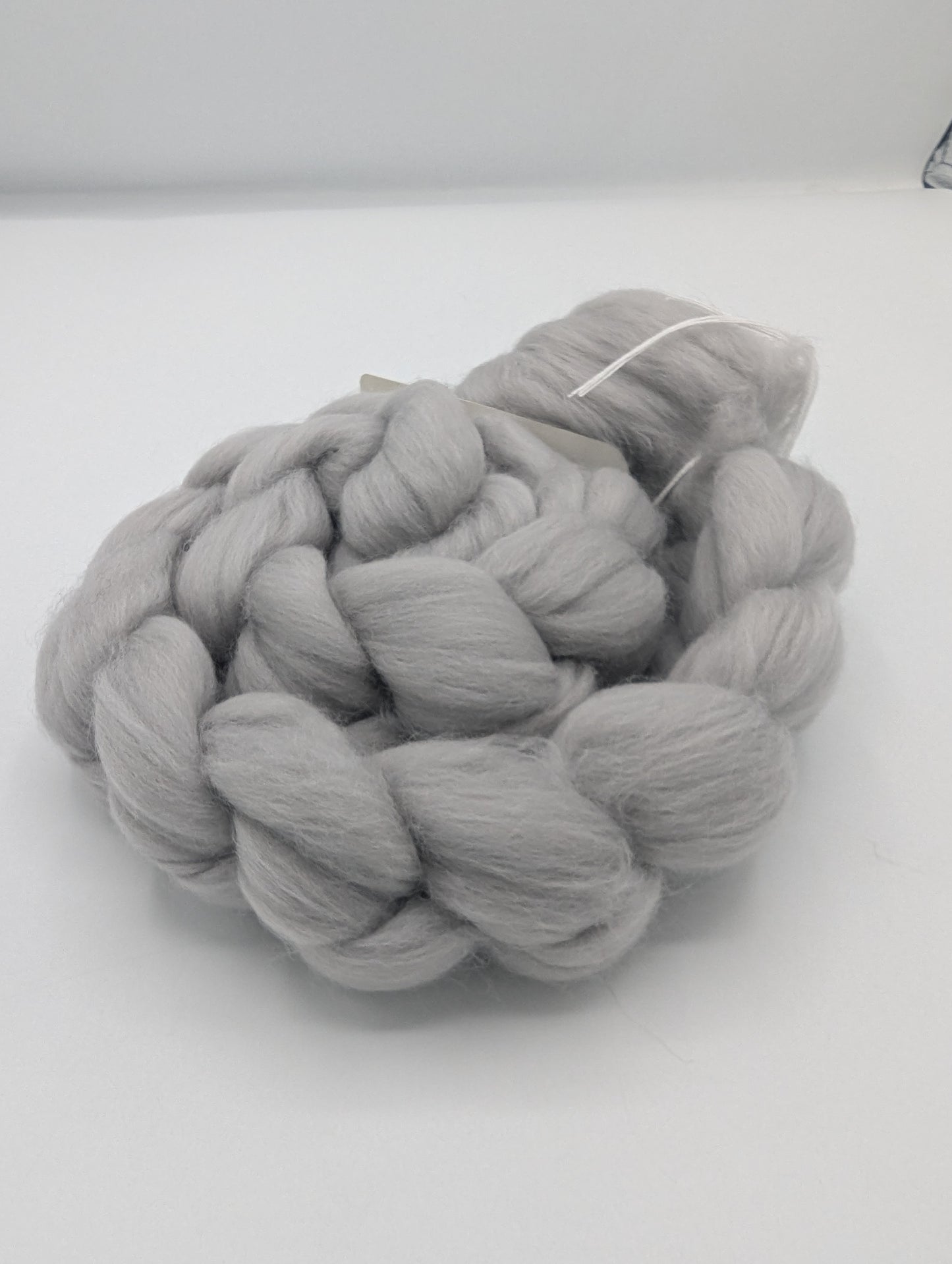 19 mic- 100 g - 100 % Wolle (Merino extrafein) Cloudy