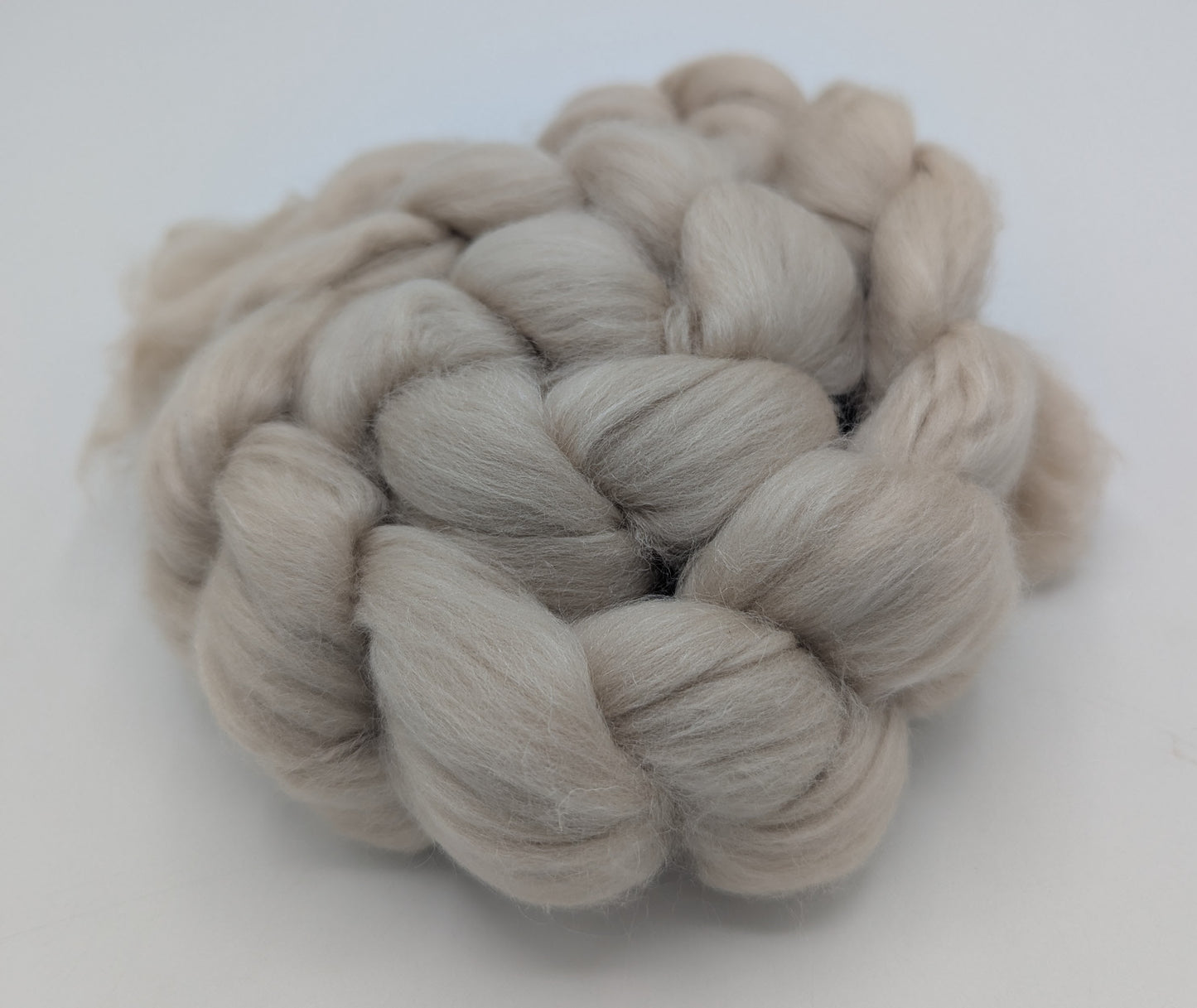 19 mic - 70 % Merino 30 % Tussah Seide Kammzug- Sandman