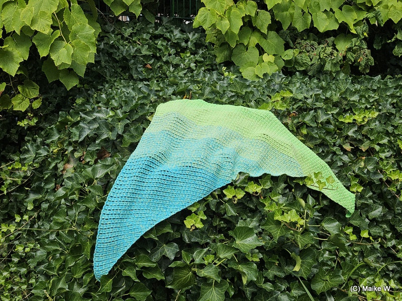 Herisao- asymmetrisches Häkeltuch