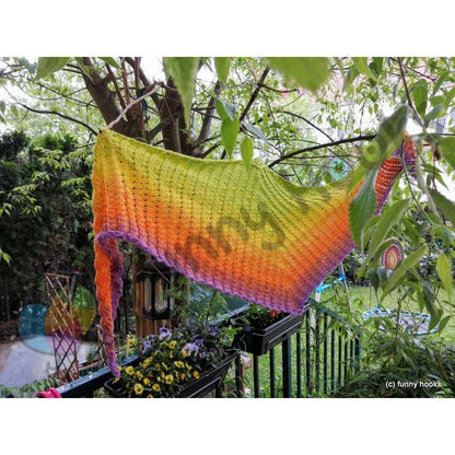 Tatu - flat triangular shawl with a not so deep point