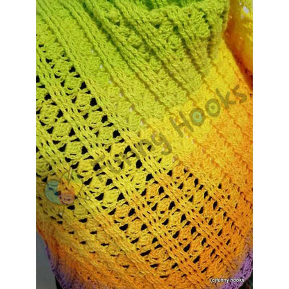 Tatu - flat triangular shawl with a not so deep point