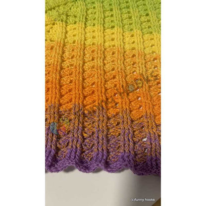 Tatu - flat triangular shawl with a not so deep point