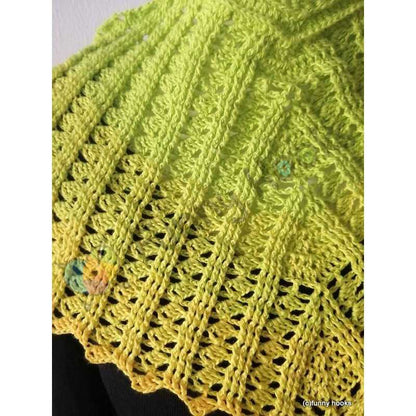 Tatu - flat triangular shawl with a not so deep point