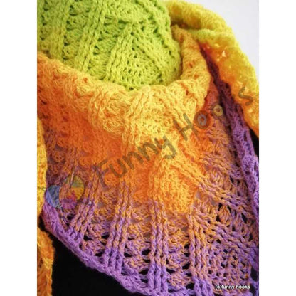 Tatu - flat triangular shawl with a not so deep point