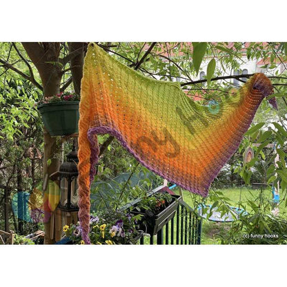 Tatu - flat triangular shawl with a not so deep point
