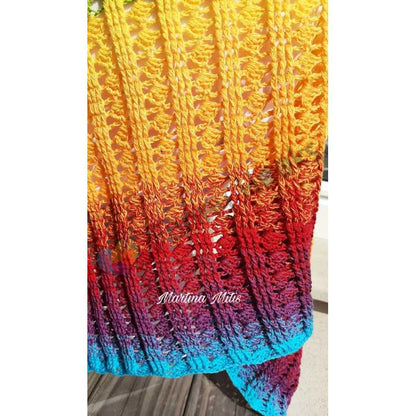 Tatu - flat triangular shawl with a not so deep point