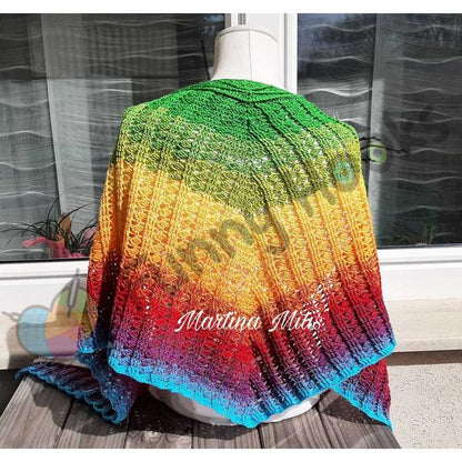 Tatu - flat triangular shawl with a not so deep point