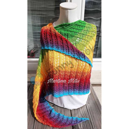 Tatu - flat triangular shawl with a not so deep point