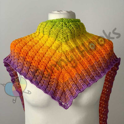 Tatu - flat triangular shawl with a not so deep point