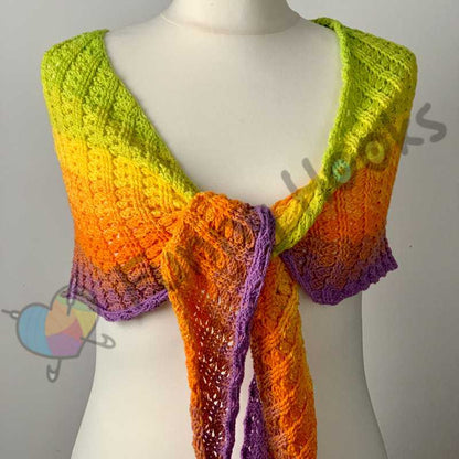 Tatu - flat triangular shawl with a not so deep point