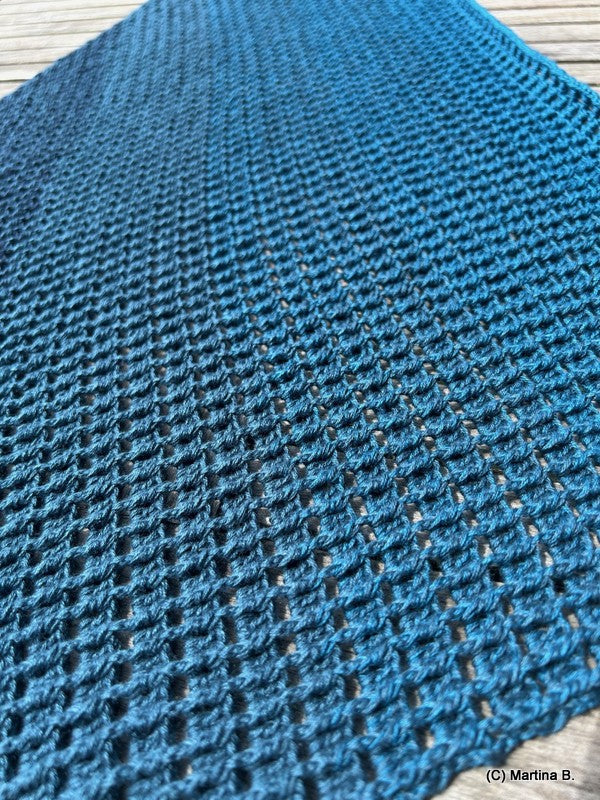 Herisao- asymmetrisches Häkeltuch