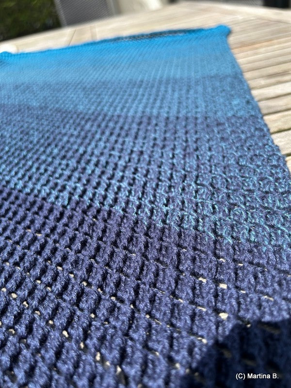 Herisao- asymmetrisches Häkeltuch