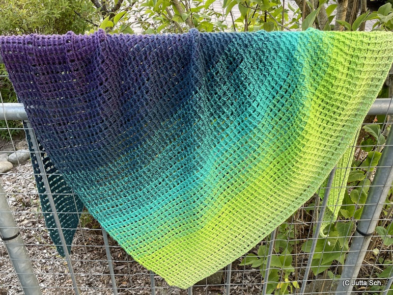 Herisao- asymmetrisches Häkeltuch