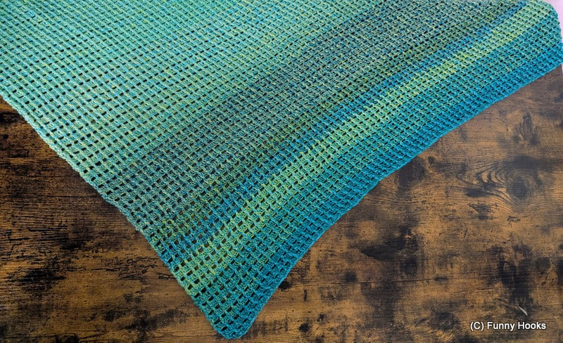 Herisao- asymmetrisches Häkeltuch