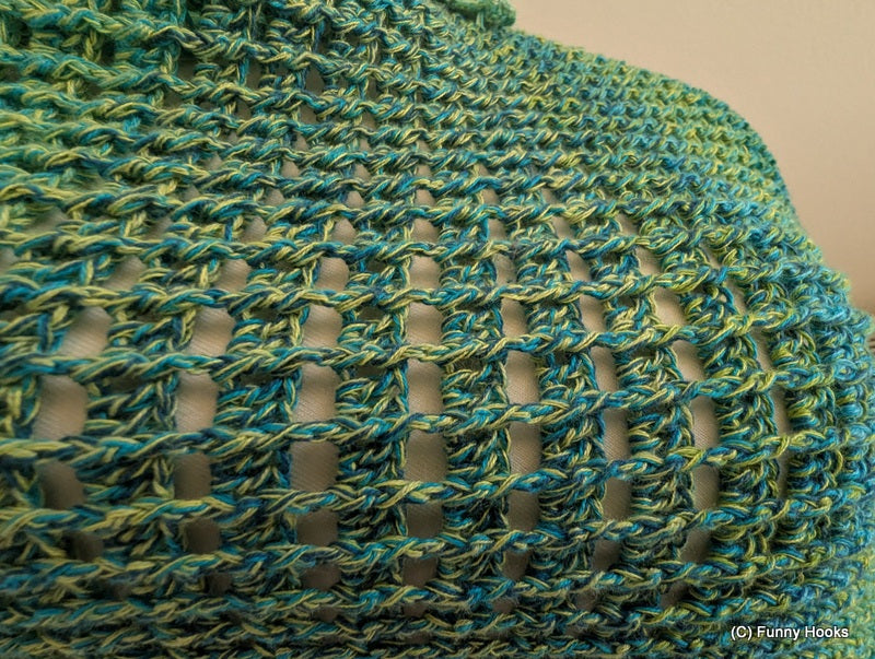 Herisao- asymmetrisches Häkeltuch