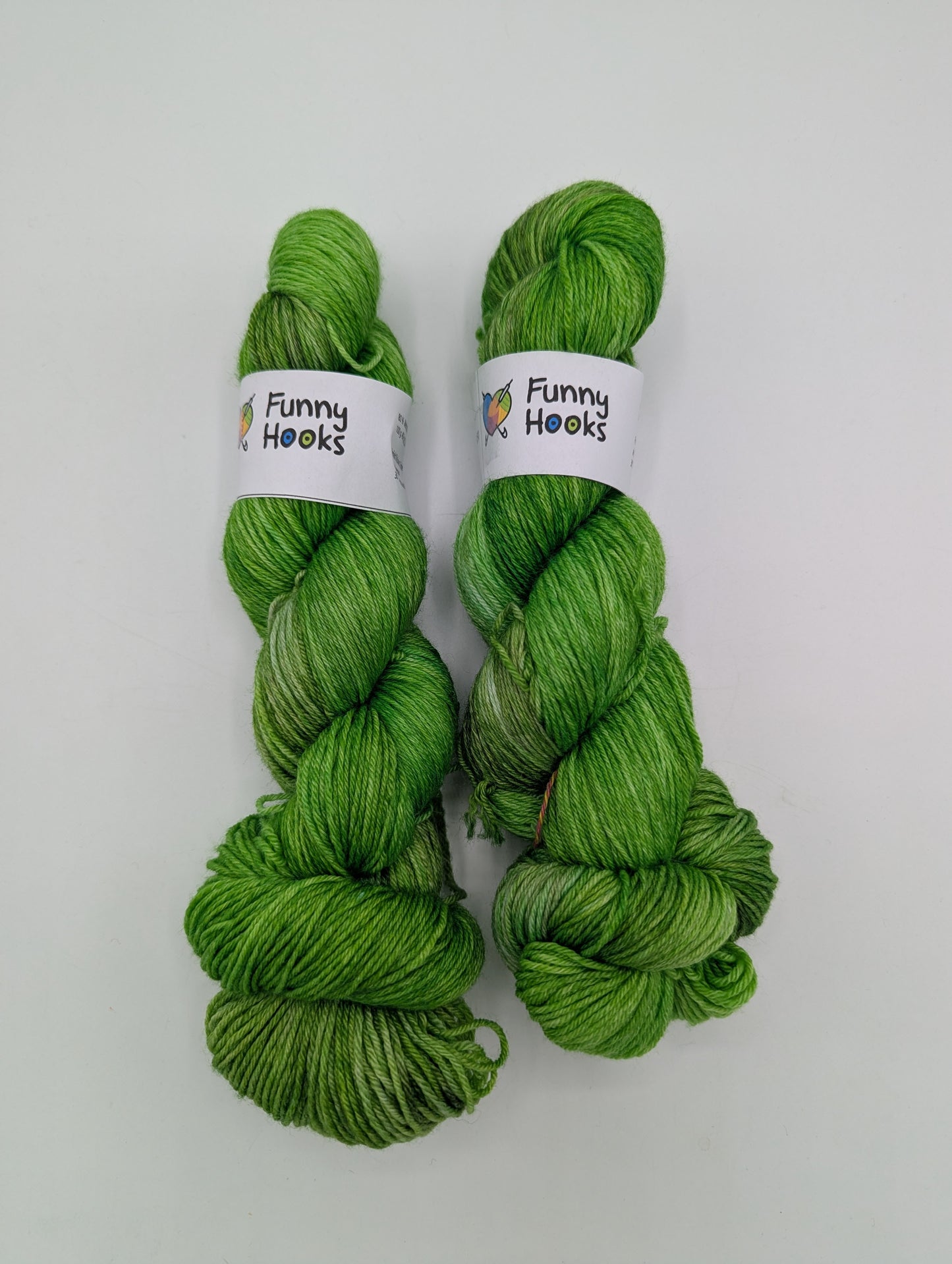 Merino/Bambus - handgefärbte Stränge grün